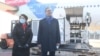 Kineska vakcina Sinopharm za COVID-19 stigla je na beogradski aerodrom 16. januara. Avion su dočekali predsednik Srbije Aleksandar Vučić i ambasadorka Kine Čen Bo