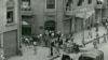 درگیری های پراکنده در تهران در جریان وقایع روز ۲۸ مرداد ۱۳۳۲. (عکس: سازمان اسناد و کتابخانه ملی جمهوری اسلامی ایران) 