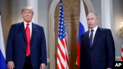 Predsednik SAD Donald Tramp i ruski predsednik Vladimir Putin pred sastanak u Helsinkiju 2018.