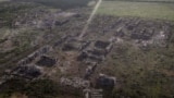 Военнослужащий 24-й отдельной механизированной бригады ВCУ имени короля Данила в районе города Часов Яр в Донецкой области, Украина, 22 июля 2025 года