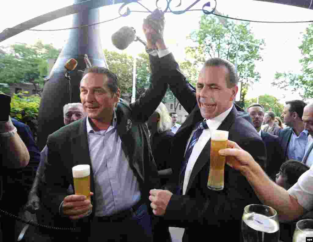 Lider krajnje desne austrijske Stranke slobode Heinz-Christian Strache (left). Preliminarni rezultati pokazali da je stranka dobila 20 posto glasova Austrijanaca.