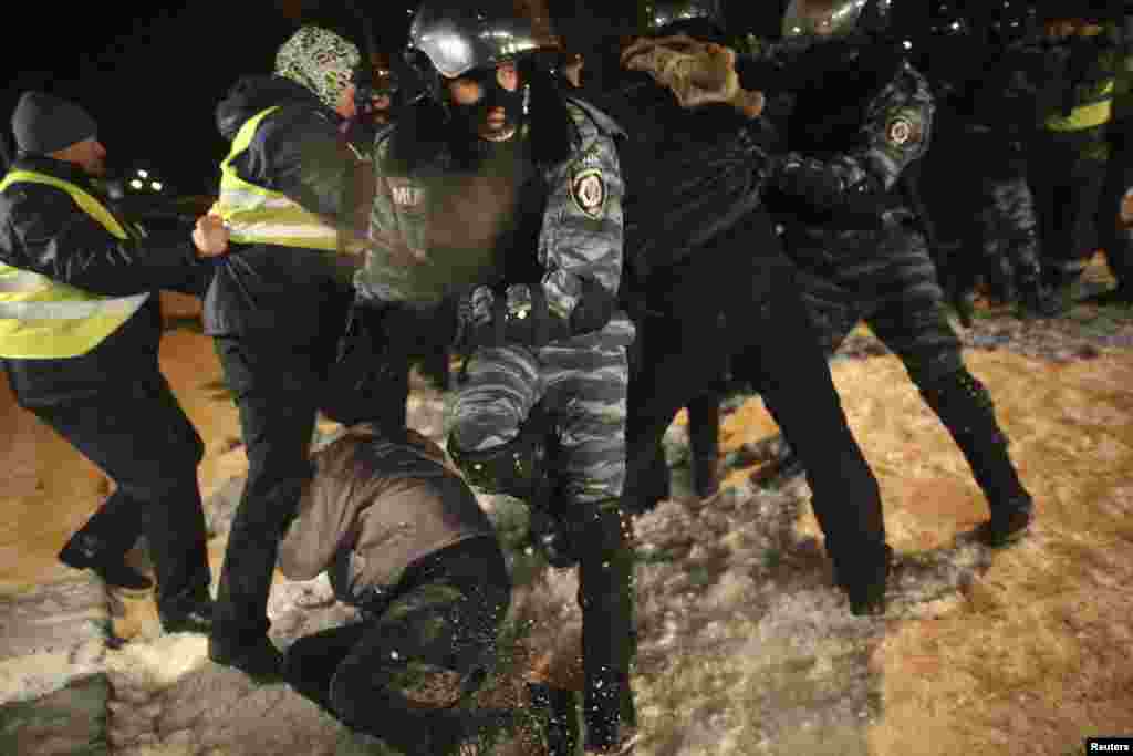 Kijev, 11. decembar 2013. Foto: REUTERS / Maxim Zmeyev