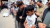 Reakcija ožalošćenih na sahrani Palestinaca ubijenih, prema navodima Ministarstva zdravlja Gaze, izraelskom vatrom u blizini mjesta za podjelu pomoći u Rafahu, ispred bolnice Naser u Kan Junisu, na jugu Pojasa Gaze, 3. juna 2025.