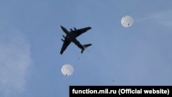 Проведение российских военных учений с высадкой десанта в аннексированном Крыму, март 2021 года