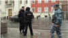 Polițiștii ruși „vânează” imigranți în stradă pentru a-i convinge să se înroleze în armata rusă pentru a lupta în Ucraina (imagine-simbol)