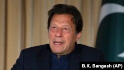 وزيراعظم عمران خان دا څرګندنې په داسي حال کې کړې دي چې په پاکستان کې د اپرېل له دریمې تر څلورمې دې ناروغۍ لږ تر لږه ۸۱ کسان وژلي دي. (انځور: ارشیف)