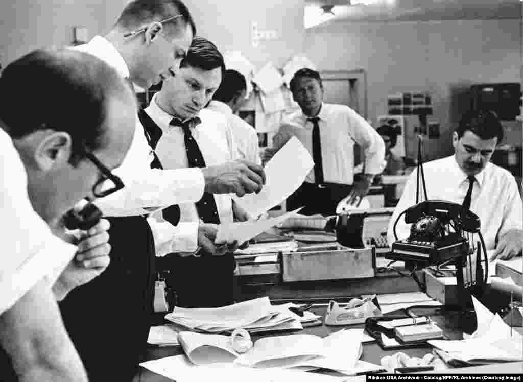 Утоқи хабарии Радиои Озодӣ дар Мюнҳен соли 1967. Соли 1967 маблағгузории Радиои Озодиро Конгресси Амрико ба ӯҳда гирифт.
