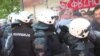 Policija je intervenisala kako bi rastjerala studente i građane sa protesta ispred novosadskog Fakulteta sporta i fizičkog vaspitanja, 28. aprila 2025.