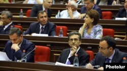 Մասնագիտական հանձնաժողովի անդամները խորհրդարանում, 4-ը սեպտեմբերի, 2015թ. 