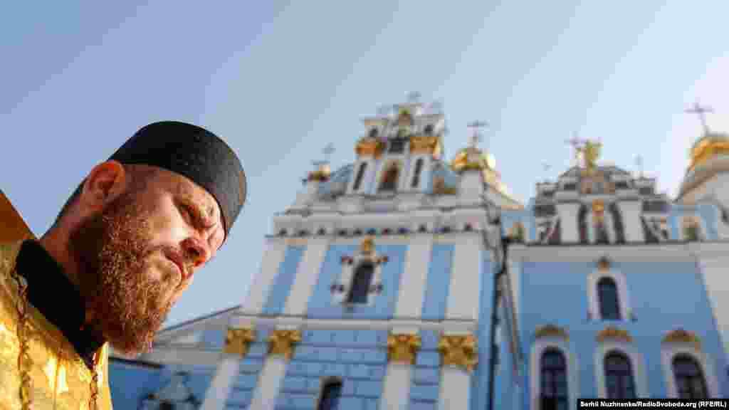 У зв’язку з карантинними обмеженнями Священний Синод ухвалив рішення провести відзначення 1033-ліття Хрещення Руси-України 27–28 липня 2021 року в місті Києві та єпархіях без організації паломництва та традиційної хресного ходи – у такий же спосіб, як відбулося відзначення минулого року