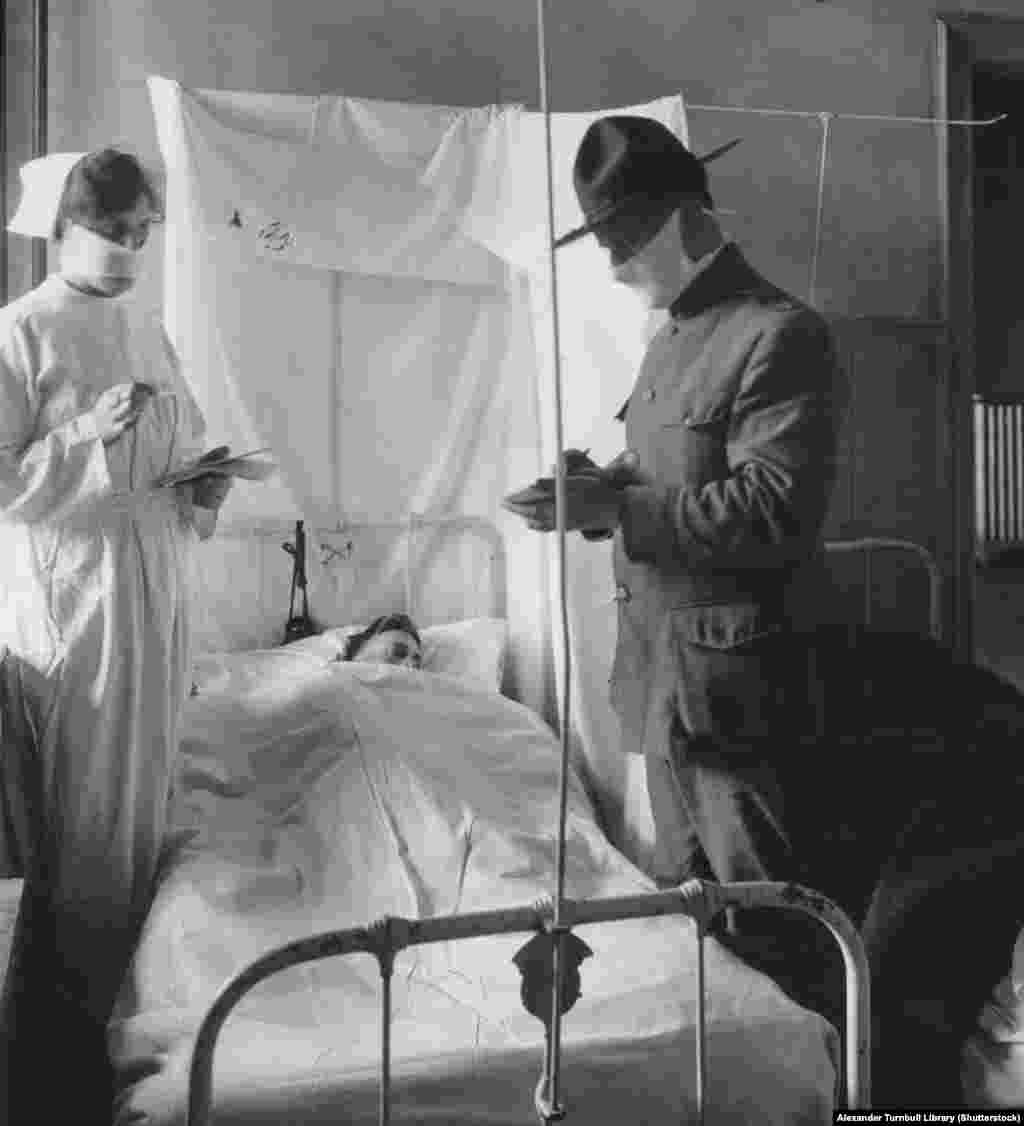Teško bolestan mladić u Sjedinjenim Državama, studeni 1918. godine. Vjeruje se da je virus izazvao pometnju citokina kod zdravih odraslih osoba - prevelika reakcija snažnog imunološkog sustava bila je toliko ozbiljna da su pacijenti bili žrtve vlastitog imunološkog sustava na zarazu.