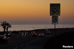 Avertizare de tsunami pe autostrada Pacific Coast, pe țărmul Pacificului. California. 29 iulie 2025.