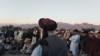 د جرګې یو ګډونوال په سده کې ځايي مشرانو ته وینا کوي - د ډېسېمبر پینځمې انځور. 