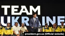 Канадський прем'єр Джастін Трюдо вітає українську команду «Ігор нескорених» напередодні відкриття змагань, 22 вересня 2017 року