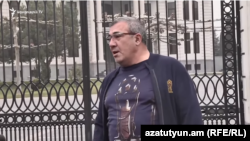ՀՖՖ նախկին նախագահ Ռուբեն Հայրապետյանն իր առանձնատան դիմաց, Երևան, 13-ը դեկտեմբերի, 2019թ․
