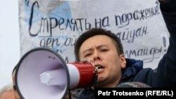 Жанболат Мамай Қаңтар оқиғасына байланысты наразылық жиынында сөйлеп тұр. Алматы, 13 ақпан, 2022 жыл.