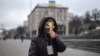 Киев, Украина - жена се моли за мир
