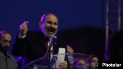 Премьер-министр Никол Пашинян на митинге на Площади Республики в Ереване, 1 марта 2021 г.
