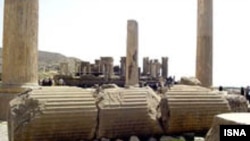 بخشی از بناهای به جا مانده در پاسارگاد