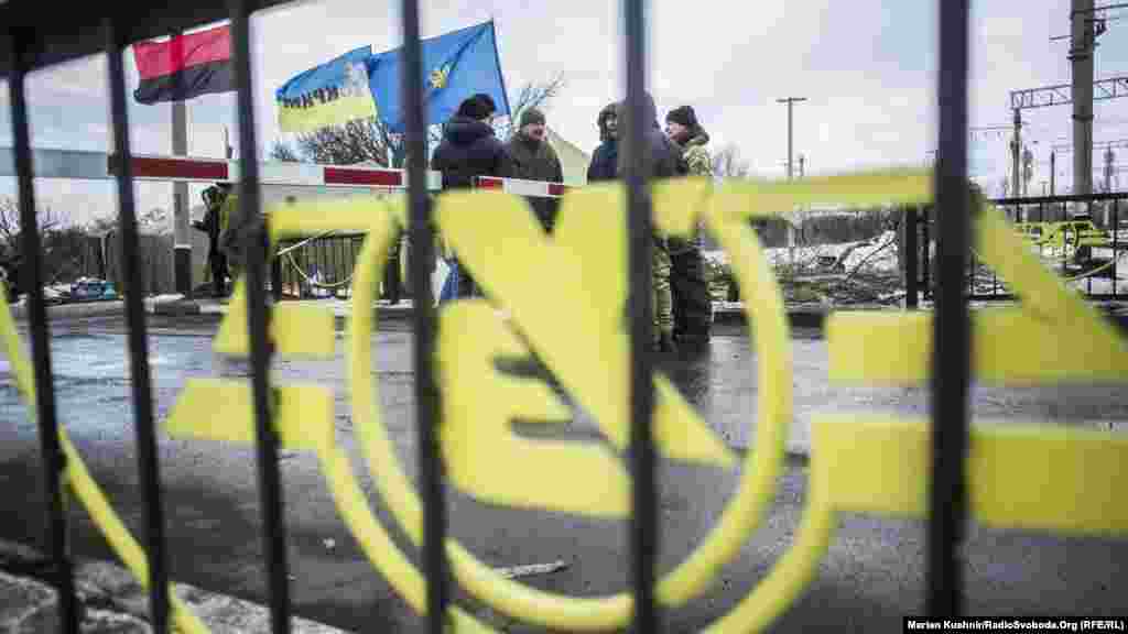Блокада торгівлі з окупованою частиною Донбасу. Новий пункт перекриття поблизу міста Торецька Донецької області. Село Щербинівка, станція Кривий Торець. 11 лютого 2017 року