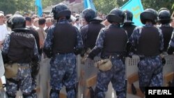 Архівне фото - Під час одного з конфліктів між міліцією та репатріантами, Бахчисарай, 2006 р. 
