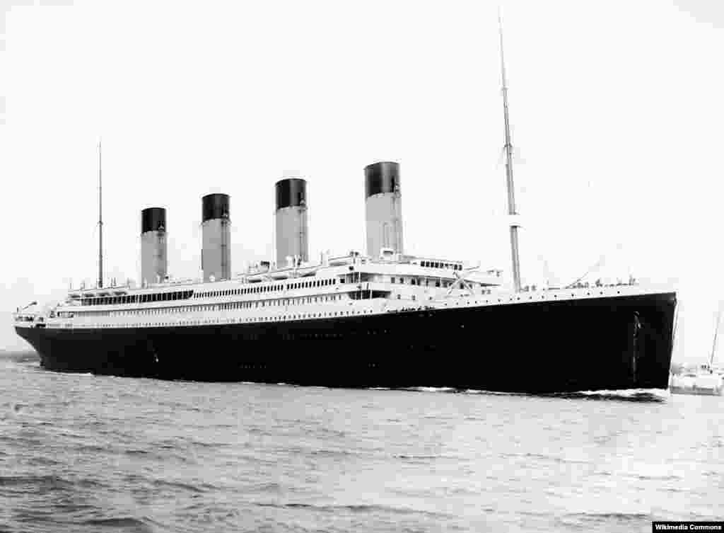 "Titanic" isplovljava iz Southamptona na južnoj obali Engleske 10 aprila 1912.