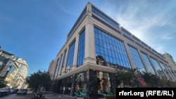 Sjedište četiri kompanije je u poslovnom centru "Nastel" u ulici Maksima Gorkog 13/1-4/4 u Skoplju