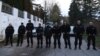 Полицаи от Столичната дирекция на вътрешните работи блокират пътя към т.нар. "сараи" на ул. "Беловодски път" в Бояна, 12 април 2025 г.