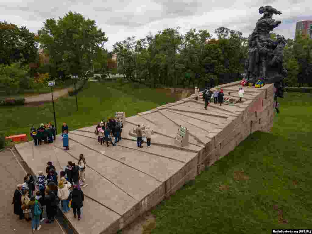 29 вересня минуло 80 років з початку масових розстрілів у Бабиному Яру в Києві у 1941 році. Але масові страти тут тривали і надалі. І нищили не лише євреїв, а й ромів, радянських військовополонених та українських націоналістів