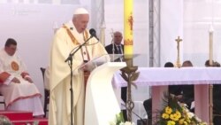 Papa služio misu