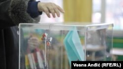Građani Srbije će u nedelju 3. aprila birati predsednika Republike, predstavnike u Narodnoj skupštini i vlast u Beogradu i 12 opština širom zemlje (arhivska fotografija)