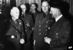 Іён Антанэску (крайні зьлева) і Адольф Гітлер, студзень 1943