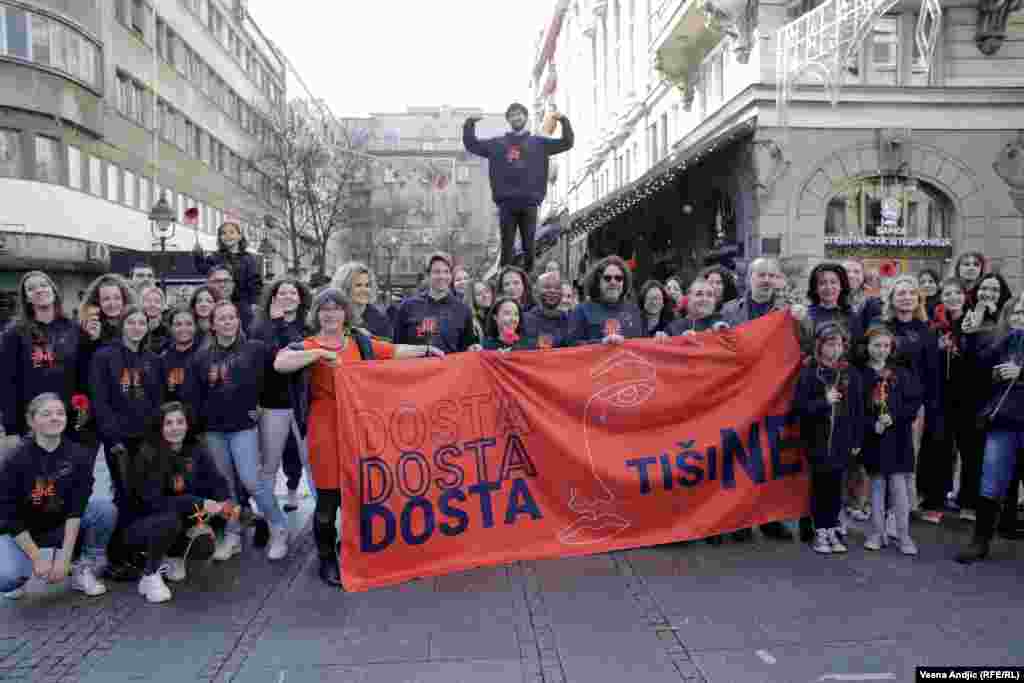 Žene žrtve nasilja u Srbiji mogu potražiti pomoć pozivom na sledeće brojeve telefona: - Autonomni ženski centar - 0800 100007 (od 10 do 20 časova) - NVO Astra - 011 785 0000 (24 sata) - NVO Atina - 011 322 00 30 i 061 638 40 71 - Sigurne kuće u Beogradu - 0800 011 011 (od 10 do 19 časova) - Ministarstvo unutrašnjih poslova - 0800-100-600 ili 192