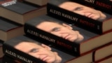 Книга Алексея Навального «Патриот» в книжном магазине в Лондоне в октябре 2024 года