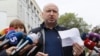 Жогорку Рада президенттин милдетин аткарууну жүктөгөн Александр Турчинов ИИМдин алдында журналисттерге сүйлөп жатат. Киев, 10-май, 2012. 