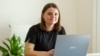 Roxana Molocea este coordonatoarea  programului național Telefonul Vârstnicului, susținut de Fundația Regală Margareta a României.