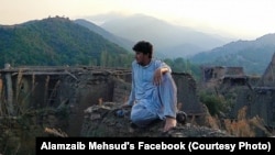 د عالمزېب مسود ملګري وايي په هغه کې د ځورولتوب احساس له هغو کړونو رامنځ ته شوی وو چې ده په خپله ځاني ګاللی او لیدلی وو. 