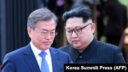 North Korea's leader Kim Jong Un (left) and South Korea's President Moon Jae-in at their historic meeting on April 27. 