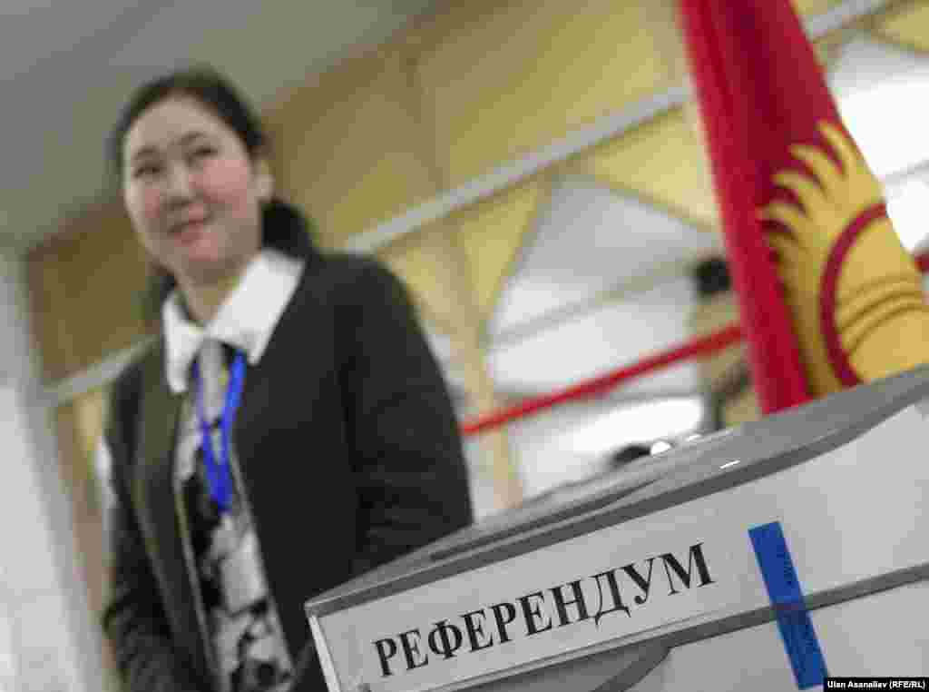 Для проведения референдума и выборов депутатов местных кенешей сформированы два отдельных списка избирателей. 