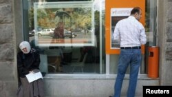 В целом получается, что деятельность виртуального инвестиционного совета обойдется налогоплательщикам почти в 800 тысяч долларов в год
