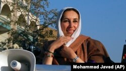 Беназир Бхуттонун 2007-жылдын 27-декабрында шайлоо митинги алдындагы акыры сүрөтү. 