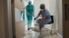Medicinsko osoblje radi u okviru intenzivne nege Kliničkog centra Vojvodine 