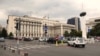 Piața Revoluției: Ministerului Afacerilor Interne (fost sediu CC al PCR), Monumentul Renașterii, Palatul Regal și Biblioteca Centrală Universitară. Spațiul ar trebui tratat unitar, spun urbaniști și arhitecți. Acum, în fața acestor clădiri, ca și în fața Ateneului, sunt parcări.