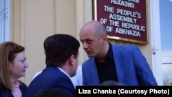 Депутат от партии "Аинар" Алмас Джапуа, фото Лизы Чанба