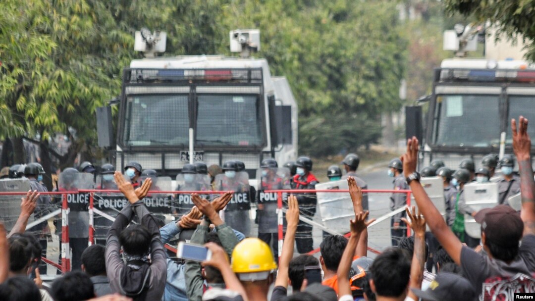 Protesti zbog vojnog puča u Mijanmaru se ne smiruju, demonstranti su izašli na ulice i u subotu u velikom broju gradova. Mandalay, 20 februara 2021.